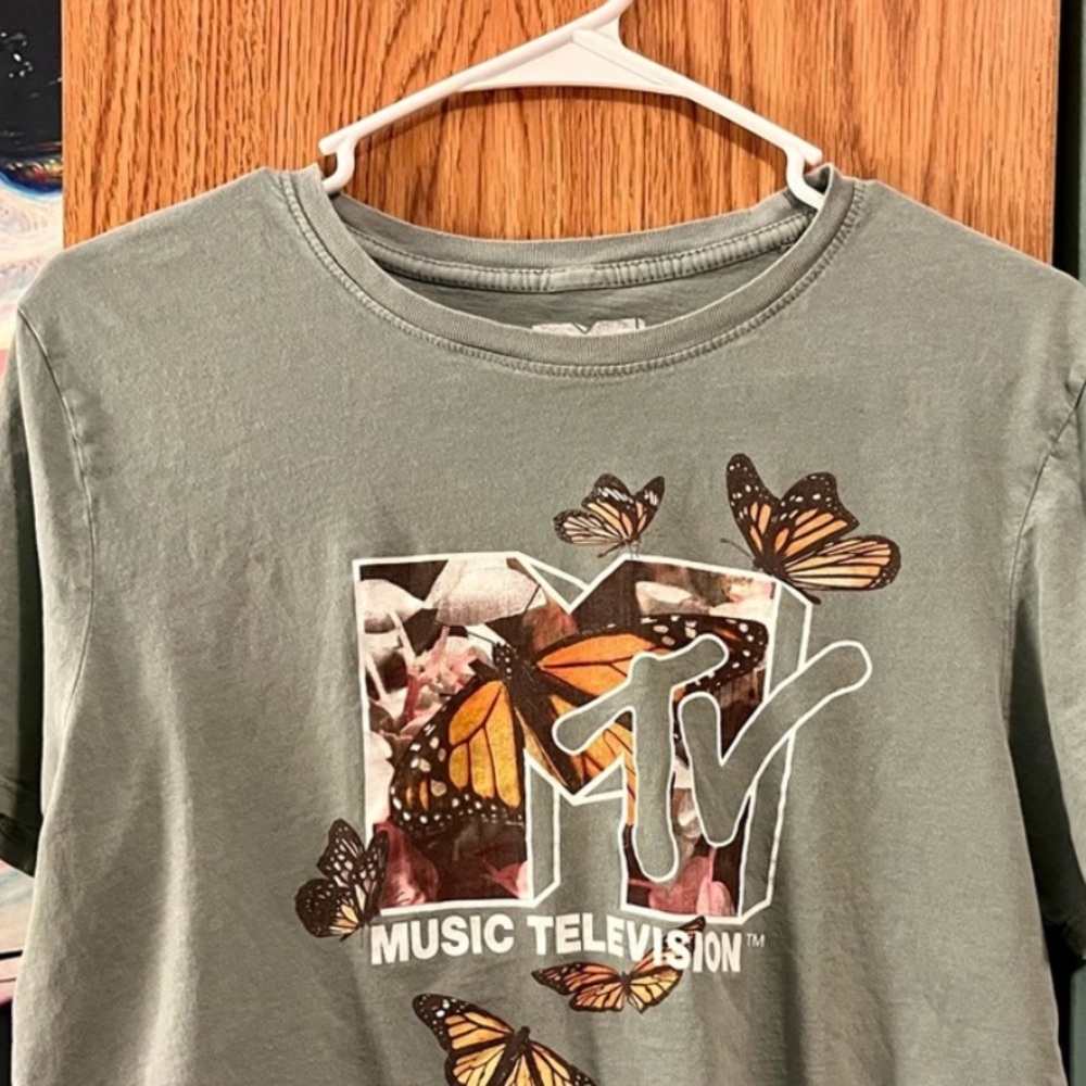 MTV Logo Tee in Gray